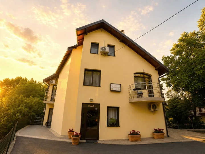 Vila Ivanović 2 - spolja