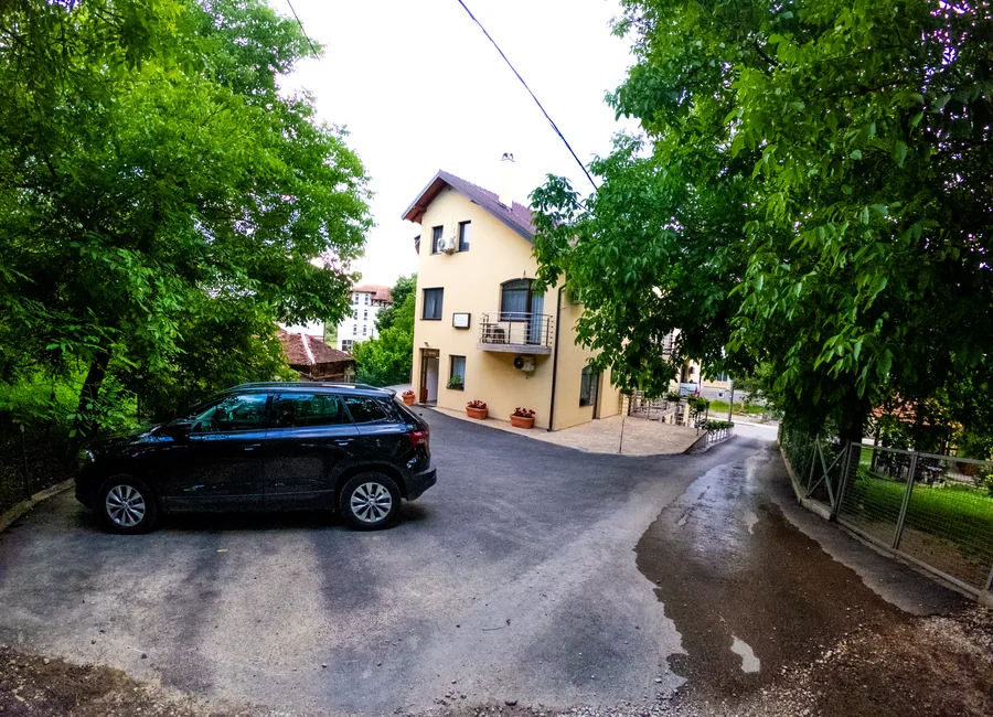 Mirna ulica u blizini smeštaja