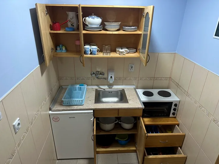 Čajna kuhinja u apartmanu